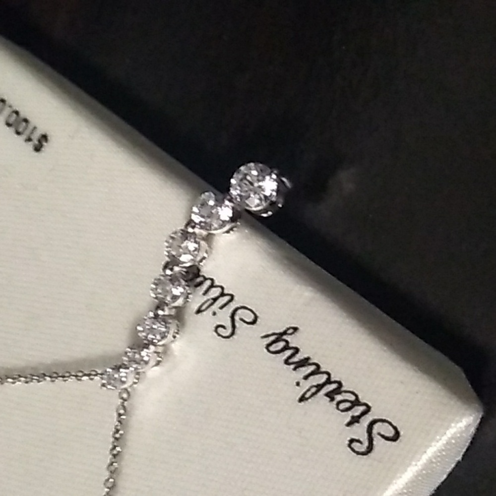 Elegant Silver Necklace with Crystal Accents